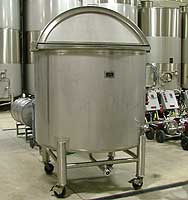 sanitary portable mixing tank for food and beverages